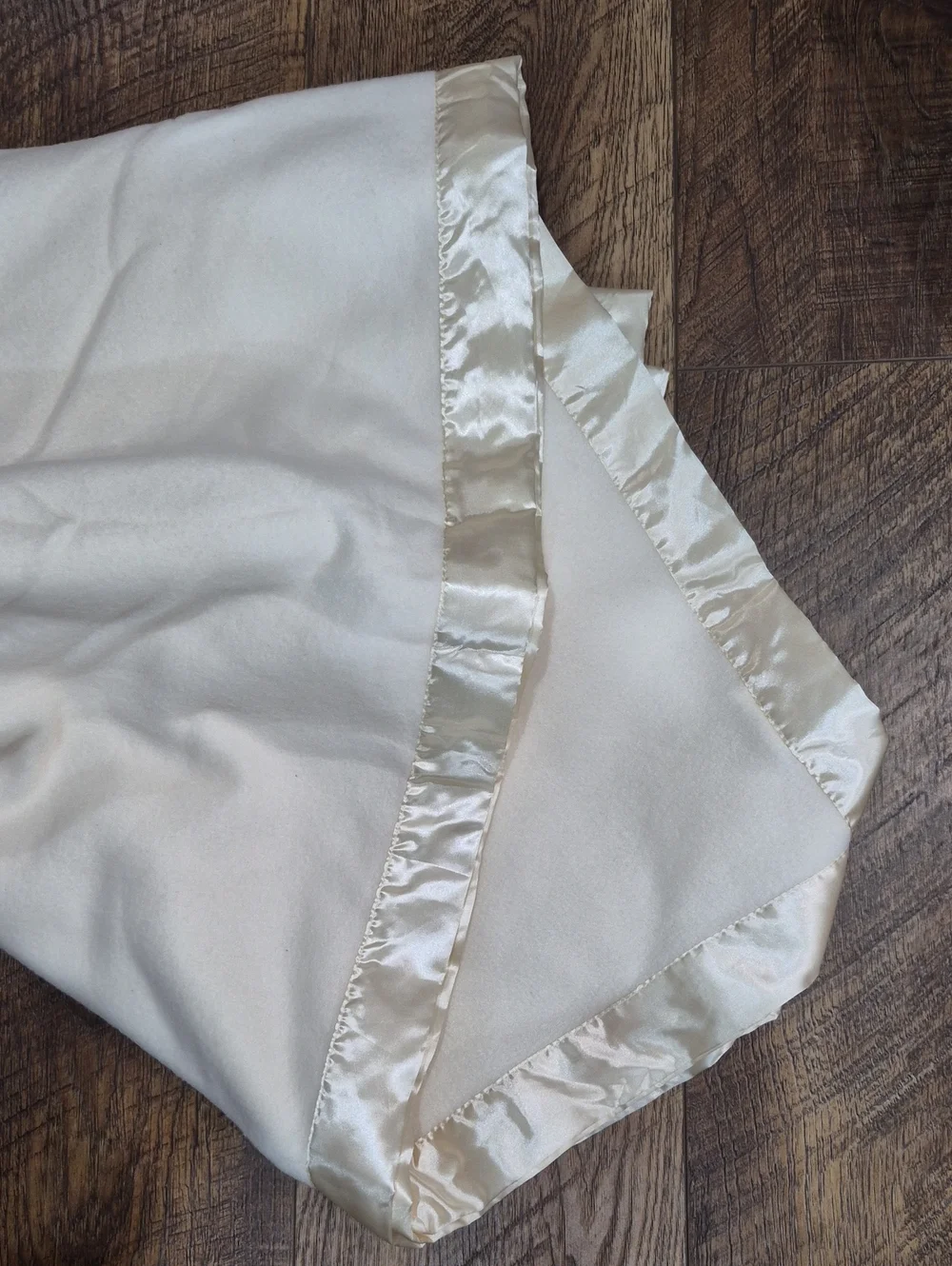 Vintage Cream 90x90 Queen Blanket With Cream Satin Trimmed Edges